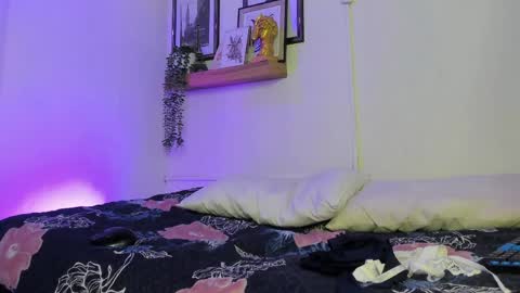 Snapshot of madissonkay chatting on May 15, 5:53 pm online show from May 15, 5:53 pm