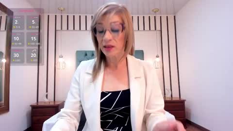 Snapshot of madissonlow chatting on May 4, 11:39 am Miss Madisson online show from May 4, 11:39 am