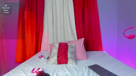 Snapshot of madissonshakur19 chatting on April 18, 5:28 pm Madi online show from April 18, 5:28 pm