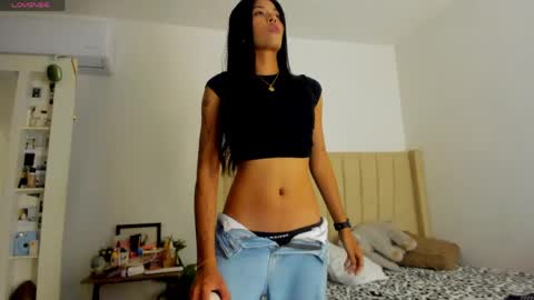 Snapshot of mady_edwards chatting on June 7, 11:41 pm Mady online show from June 7, 11:41 pm