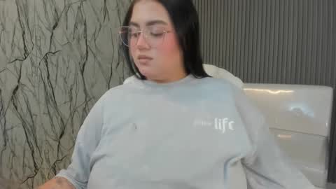 Snapshot of mady_muse chatting on February 24, 3:15 am MADY online show from February 24, 3:15 am