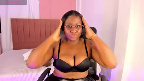 Snapshot of madycarter chatting on December 23, 7:28 am Maddy online show from December 23, 7:28 am