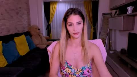 Snapshot of madyeroberts chatting on March 23, 10:25 pm Madye Roberts online show from March 23, 10:25 pm