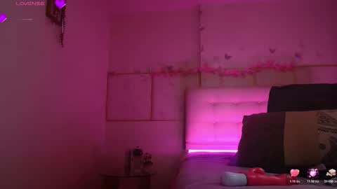 madysson__js_ online show from March 28, 3:55 pm