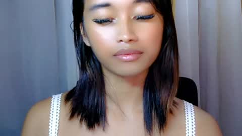 Snapshot of maecums chatting on July 19, 12:25 am mae online show from July 19, 12:25 am