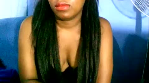 MaelahLove online show from December 3, 3:09 am