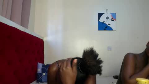 Snapshot of maelys_t chatting on April 7, 10:05 am Maelys online show from April 7, 10:05 am