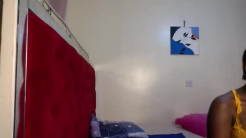 Snapshot of maelys_t chatting on April 12, 6:02 pm Maelys online show from April 12, 6:02 pm