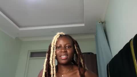 Snapshot of maelys_t chatting on May 10, 3:06 pm Maelys online show from May 10, 3:06 pm