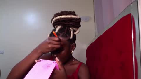 Snapshot of maelys_t chatting on May 11, 7:00 pm Maelys online show from May 11, 7:00 pm