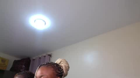 Snapshot of maelys_t chatting on May 13, 6:49 pm Maelys online show from May 13, 6:49 pm