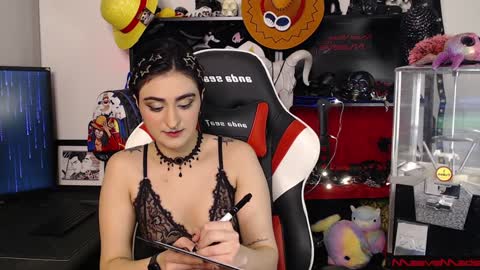 Snapshot of maevemads chatting on January 15, 2:49 am Meaves online show from January 15, 2:49 am