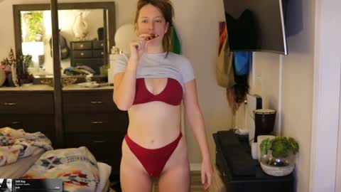 Snapshot of maevivant chatting on February 4, 6:58 pm Mae online show from February 4, 6:58 pm