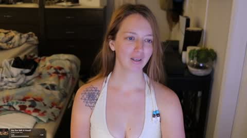 Snapshot of maevivant chatting on February 11, 4:01 pm Mae online show from February 11, 4:01 pm