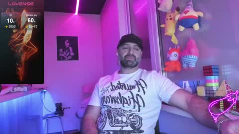 Snapshot of magabear chatting on February 2, 10:02 am Magabear online show from February 2, 10:02 am