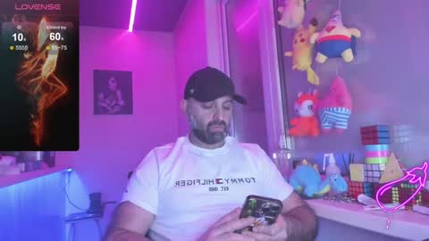 Snapshot of magabear chatting on February 7, 4:35 pm Magabear online show from February 7, 4:35 pm