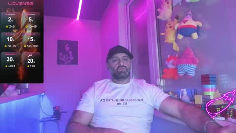 Snapshot of magabear chatting on February 7, 9:04 pm Magabear online show from February 7, 9:04 pm