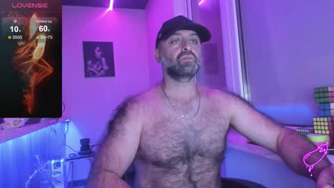 Snapshot of magabear chatting on September 25, 9:18 pm Magabear online show from September 25, 9:18 pm