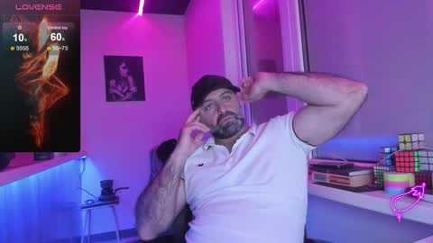 Snapshot of magabear chatting on September 29, 7:30 pm Magabear online show from September 29, 7:30 pm