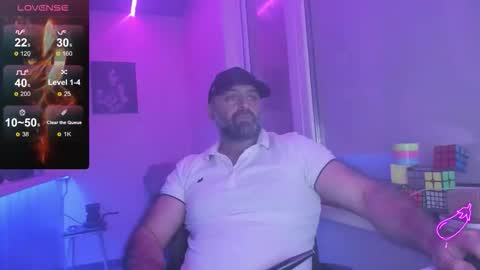 Snapshot of magabear chatting on October 17, 9:28 pm Magabear online show from October 17, 9:28 pm
