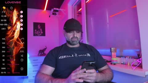 Snapshot of magabear chatting on April 9, 12:10 pm Magabear online show from April 9, 12:10 pm