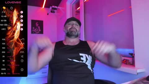 Snapshot of magabear chatting on April 28, 9:53 pm Magabear online show from April 28, 9:53 pm