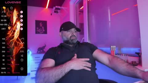Snapshot of magabear chatting on May 2, 3:22 am Magabear online show from May 2, 3:22 am