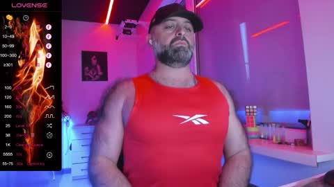 Snapshot of magabear chatting on May 2, 11:43 pm Magabear online show from May 2, 11:43 pm