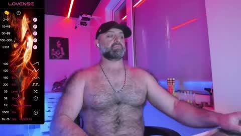 Snapshot of magabear chatting on May 5, 4:20 am Magabear online show from May 5, 4:20 am