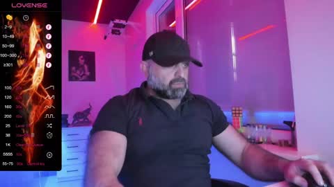 Snapshot of magabear chatting on May 6, 3:24 am Magabear online show from May 6, 3:24 am