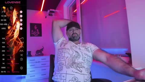 Snapshot of magabear chatting on June 2, 8:00 pm Magabear online show from June 2, 8:00 pm