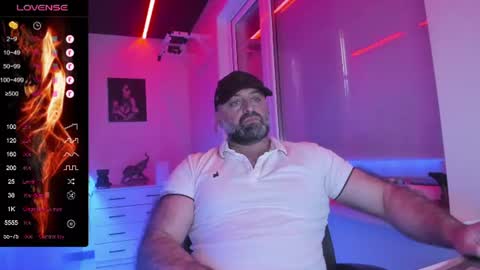 Snapshot of magabear chatting on June 10, 2:23 am Magabear online show from June 10, 2:23 am