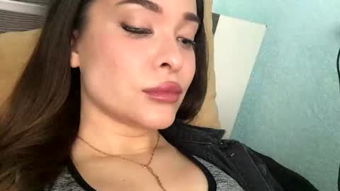 Snapshot of magggg658318 chatting on June 7, 1:48 pm magggg658318 online show from June 7, 1:48 pm