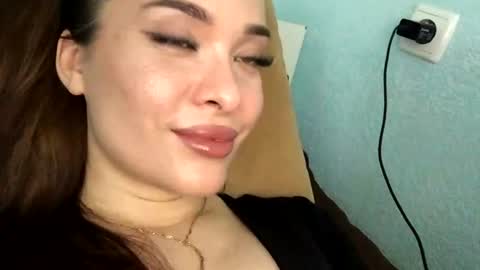 Snapshot of magggg658318 chatting on June 13, 3:21 pm magggg658318 online show from June 13, 3:21 pm