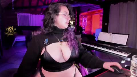Snapshot of maggie_queen chatting on April 21, 2:15 am Luna online show from April 21, 2:15 am