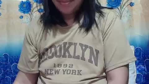 Snapshot of maggie_sweet09 chatting on July 2, 7:42 pm maggie_sweet09 online show from July 2, 7:42 pm