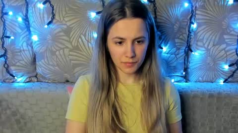 Snapshot of maggiecake chatting on April 21, 2:51 am Maggie online show from April 21, 2:51 am