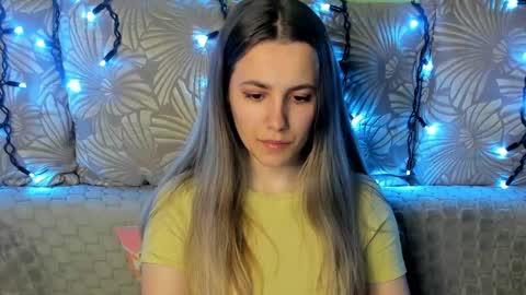 Snapshot of maggiecake chatting on April 22, 1:30 am Maggie online show from April 22, 1:30 am