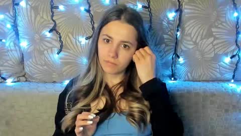 Snapshot of maggiecake chatting on April 28, 1:15 am Maggie online show from April 28, 1:15 am