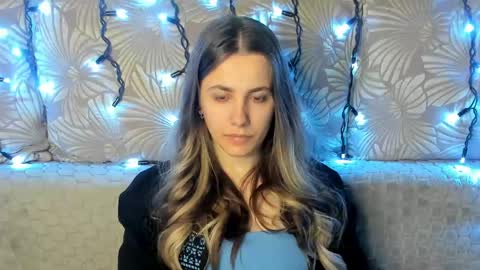 Snapshot of maggiecake chatting on April 28, 2:27 am Maggie online show from April 28, 2:27 am