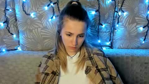 Snapshot of maggiecake chatting on May 15, 11:23 pm Maggie online show from May 15, 11:23 pm