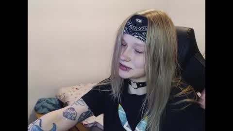 Snapshot of maggieswaggy chatting on December 4, 9:02 pm Magdalene Swaggy online show from December 4, 9:02 pm