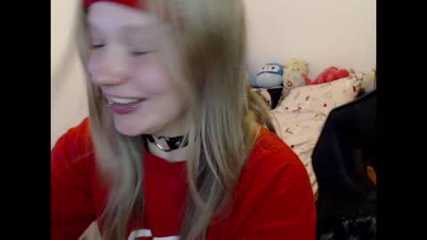 Snapshot of maggieswaggy chatting on December 11, 6:52 pm Magdalene Swaggy online show from December 11, 6:52 pm