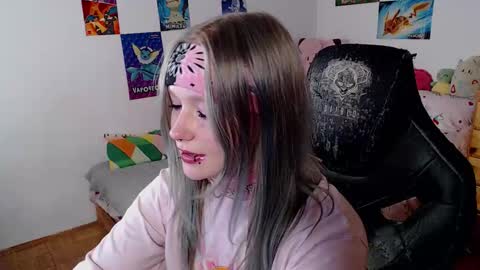 Snapshot of maggieswaggy chatting on October 1, 8:15 pm Magdalene Swaggy online show from October 1, 8:15 pm