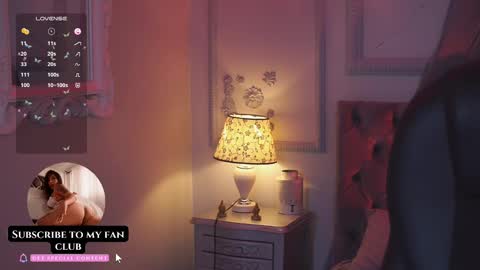 Snapshot of maggietime chatting on February 12, 12:58 am online show from February 12, 12:58 am