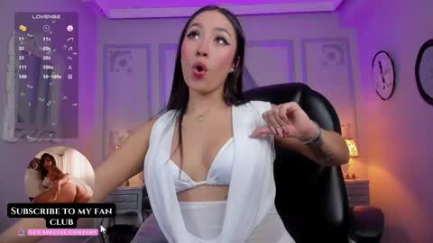 Snapshot of maggietime chatting on February 22, 1:02 pm online show from February 22, 1:02 pm