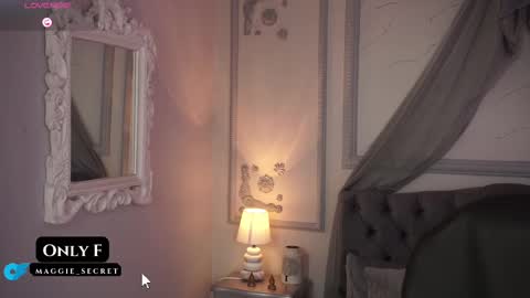 Snapshot of maggietime chatting on September 15, 8:09 pm online show from September 15, 8:09 pm