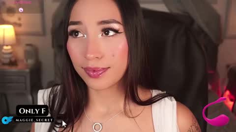 Snapshot of maggietime chatting on September 18, 9:28 pm online show from September 18, 9:28 pm