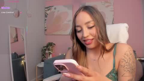 Snapshot of maggietime chatting on December 22, 4:26 pm online show from December 22, 4:26 pm