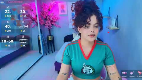 Snapshot of maggy_t18 chatting on June 17, 3:20 am Maggy online show from June 17, 3:20 am
